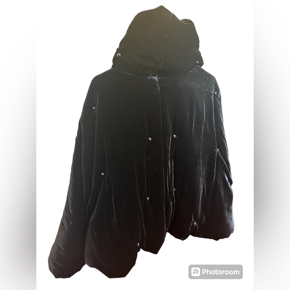 Excellent Condition / Fabulous Dramatic Armani Co… - image 4